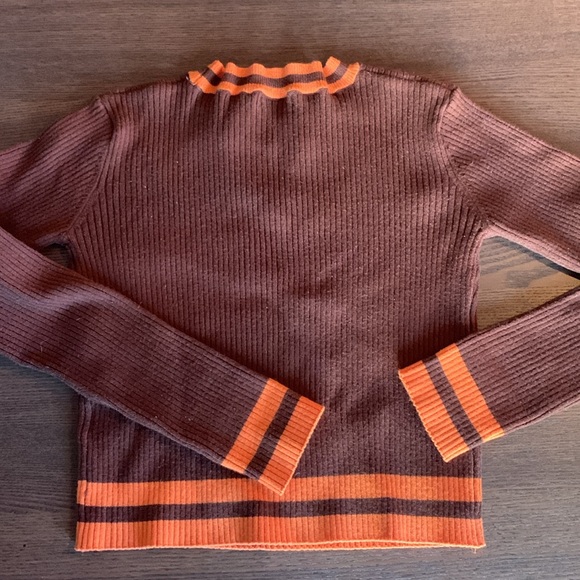 2/$30❤️ ETHOS - Cropped Rib Knit Long Sleeved Top - Picture 4 of 4